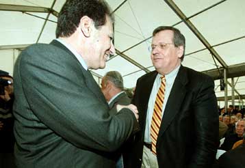 Κόντρα Λαλιώτη – Μάνου; Διαψεύστηκε ο ΥΠΕΧΩΔΕ για τα αεροπορικά εισιτήρια, δηλώνουν οι Φιλελεύθεροι