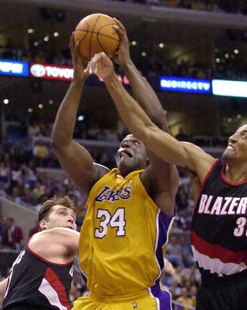 Με νίκες ξεκίνησαν στα πλέι οφ Λέικερς και Μπακς