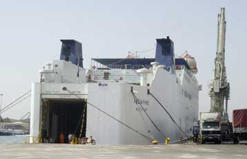 Μικρές ζημιές στο «Ταξιάρχης» από πρόσκρουση στην προβλήτα της Χίου