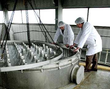 Σκεπτικισμός για τη βιομηχανική παραγωγή των «12» παρά την άνοδο του Φεβρουαρίου