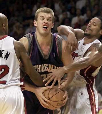 Το Φοίνιξ 86-83 στο Σακραμέντο