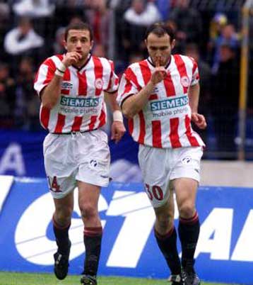 Ο «ερυθρόλευκος» οδηγεί την κούρσα των σκόρερ