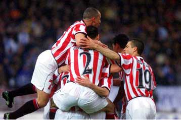 Πέμπτος τίτλος για τον Ολυμπιακό, ΟΦΗ από τα παλιά,  συντριβή Αρη