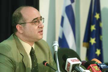 Δεν είναι οι Έλληνες όσο φτωχοί δείχνουν οι έρευνες, δηλώνει ο Ν.Καραβίτης