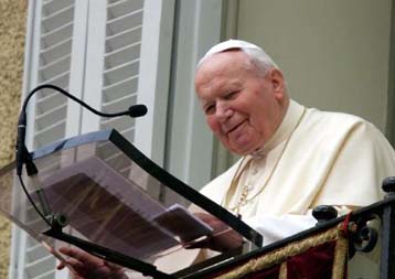 Δυσαρέσκεια Χριστόδουλου για τη συμμετοχή ουνίτη κληρικού στη συνοδεία του ποντίφικα