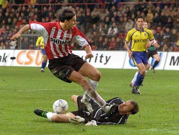 Η Αϊντχόβεν 3-1 τη Βάαλβικ στην Ολλανδία