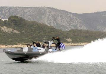 Ταχύπλοο σκάφος δώρισε στην επίλεκτη στρατιωτική μονάδα το ζεύγος Αγγελοπούλου