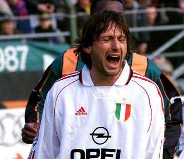 Θετικός ο Λεονάρντο, αγωνία για Κόουτο – Στην αποστολή ο Αλβες