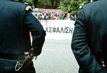 24ωρη προειδοποιητική απεργία εξήγγειλαν ΓΣΕΕ – ΑΔΕΔΥ