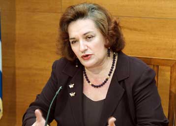 Να διατηρηθούν τα όρια ηλικίας ως έχουν, ζήτησε η αρμόδια τομεάρχης της ΝΔ