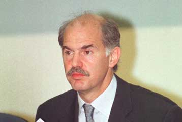 Η Αθήνα καταδικάζει τη βομβιστική ενέργεια στην Πρίστινα