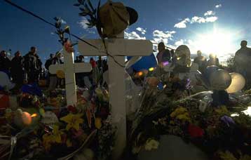 Ερωτηματικά πλανώνται πάνω από το Κολουμπάιν, δύο χρόνια μετά τη σχολική τραγωδία