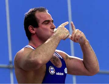 Ο «αργυρός» Ολυμπιονίκης χαρίζει το μετάλλιό του στα παιδιά του «Κάνε μία ευχή»