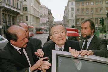 Για τον Οκτώβριο αναβάλλεται η δίκη σε δεύτερο βαθμό του Ιταλού πρώην πρωθυπουργού