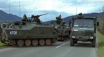 Μία γυναίκα νεκρή από τα δακρυγόνα της KFOR στα οδοφράγματα των Σέρβων