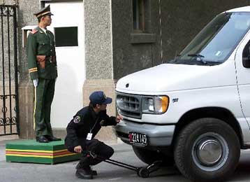 Πρόοδο σημείωσαν οι επαφές Αμερικανών και Κινέζων αξιωματούχων για το ΕΡ-3