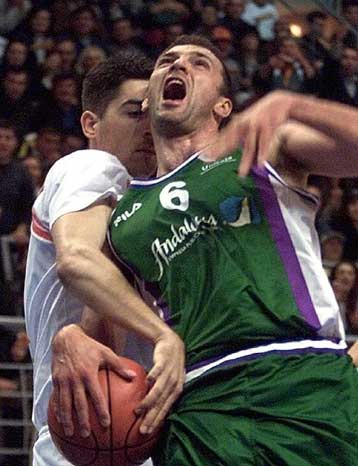 Η Μάλαγα πήρε το Κόρατς επικρατώντας και στη ρεβάνς της Χέμοφαρμ με 71-69