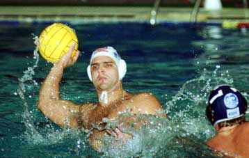 Ο Ολυμπιακός 7-5 τον Εθνικό στον πρώτο μεταξύ τους ημιτελικό της Α1 πόλο