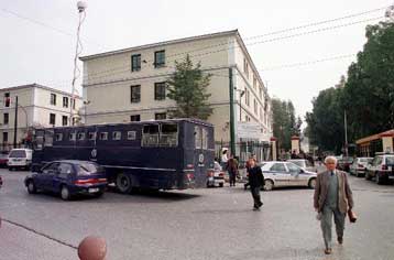 Νέα απόδραση στην Ευελπίδων κάτω από τη μύτη των αστυνομικών