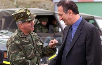 Συναντήσεις με την ηγεσία της ΠΓΔΜ είχε ο γγ του ΠΑΣΟΚ