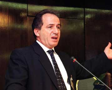 Εναντιώνονται τα συνδικάτα σε συνοπτικές διαδικασίες για την ασφαλιστική μεταρρύθμιση