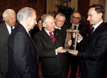 Ο Τζιάνι Πετρούτσι πήρε ψήφο εμπιστοσύνης