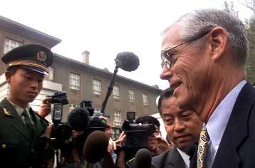 Σε φορτισμένη ατμόσφαιρα διεξάγονται οι συνομιλίες για την επιστροφή του ΕΡ-3