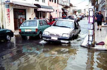 Φόβους για εκτεταμένες πλημμύρες από την ξηρασία εκφράζουν οι επιστήμονες