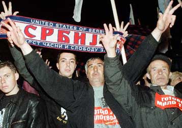 Στους δρόμους χιλιάδες πολίτες που αντιτίθενται στην ανεξαρτησία του Μαυροβουνίου