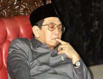 Έτοιμη η αστυνομία να διαλύσει τις ομάδες υποστήριξης του Iνδονήσιου προέδρου