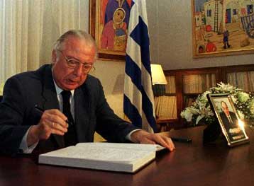 Αποσύρεται με τη λήξη της θητείας του ο πρόεδρος της κυπριακής Βουλής