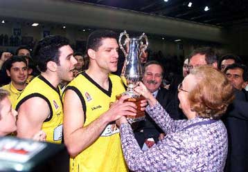 Το Μαρούσι στο πάνθεον, 74-72 τη Σαλόν και σήκωσε το Κύπελλο Σαπόρτα