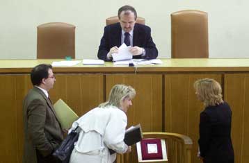 Μόνο όσοι έχουν προσφύγει στη Δικαιοσύνη θα πάρουν επίδομα, λέει το ΥΠΟ