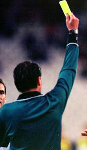 Διαιτητής υπέκυψε κατά τη διάρκεια αγώνα για τη γ κατηγορία Αγγλίας