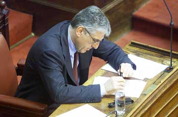 Αποδεσμεύονται από το Δημόσιο τα Διοικητικά Συμβούλια Εθνικής – Εμπορικής με νομοσχέδιο