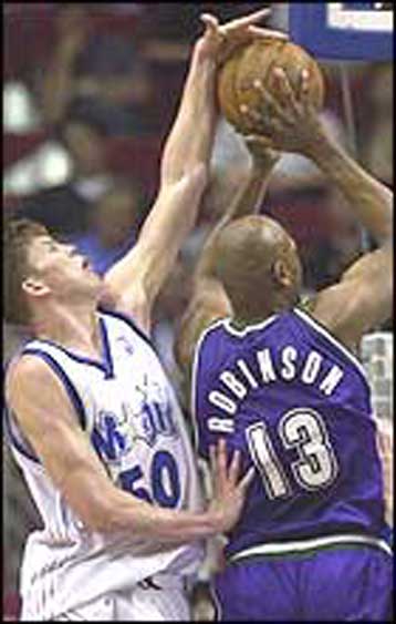 Ένατη συνεχόμενη νίκη του Μιλγουόκι επί του Ορλάντο