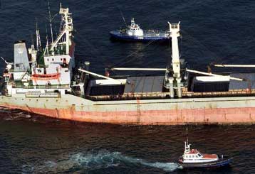 Ένας Έλληνας και δύο αλλοδαποί σκοτώθηκαν από φωτιά σε φορτηγό πλοίο