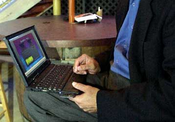 Υπολογιστής με απόρρητες πληροφορίες εγκαταλείπεται σε ταξί στη Βρετανία