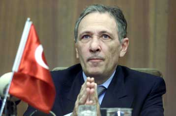 Τριήμερη επίσκεψη για να συζητήσει το Κυπριακό πραγματοποιεί ο Ισμαήλ Τζεμ