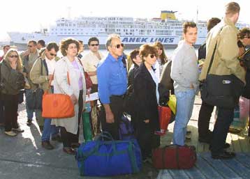 Αρχισε η μεγάλη επιστροφή των εκδρομέων – Έκτακτα μέτρα από την Τροχαία