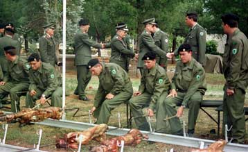 Με τους στρατευμένους γιόρτασαν την Κυριακή του Πάσχα οι πολιτικοί