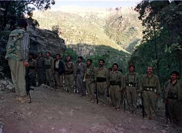 Εννέα αντάρτες του PKK και πέντε Τούρκοι στρατιώτες έχασαν τη ζωή τους