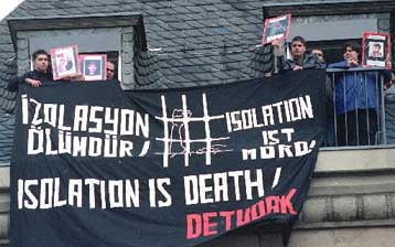 Τους 11 έφτασαν οι νεκροί διαμαρτυρόμενοι για τα «λευκά κελιά»