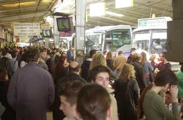 Αυξημένη η κίνηση σε εθνικά οδικά δίκτυα και λιμάνια παρά τις βροχοπτώσεις