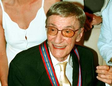 Με συμπτώματα ειλεού εισήχθη στη Γενική Κλινική Αθηνών ο γνωστός κωμικός