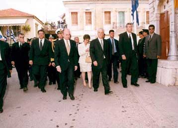 Ποιοι μένουν στην Αθήνα και ποιοι ακολουθούν το κύμα εξόδου