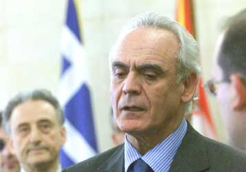 Εξαιτίας της οικονομικής κρίσης οι περικοπές εξοπλισμών στην Τουρκία, δηλώνει ο Ακης
