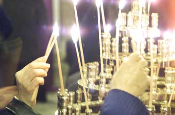 Το Αγιο Φως μεταφέρεται στην Αθήνα το Μ.Σάββατο