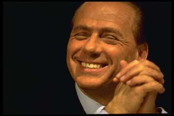 Τη βιογραφία του δωρίζει προεκλογικά ο Μπερλουσκόνι στους ψηφοφόρους