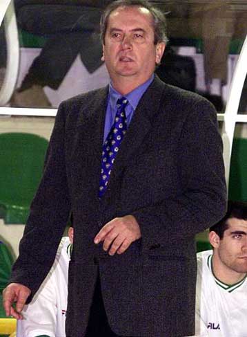 Η Μάλαγα κρατά στο ένα χέρι τον τίτλο, 77-47 τη Χέμοφαρμ